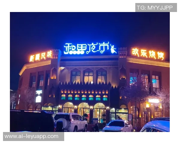 媒体人分享与亚当斯赛后夜宵合影羊肉串烧烤尽享美味时光