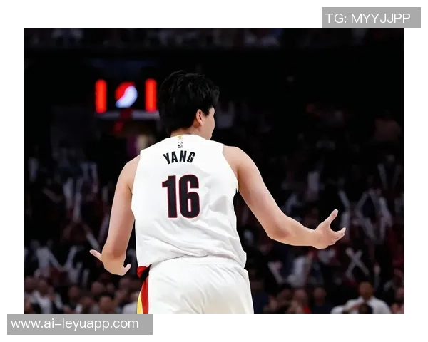 火箭队第四节三分球投篮失误频繁杨瀚森虽有卡位却难以抢到篮板